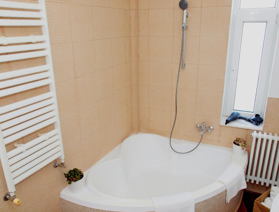 Sweet Dreams Suites Cismigiu Gardens บูคาเรสต์ ภายนอก รูปภาพ